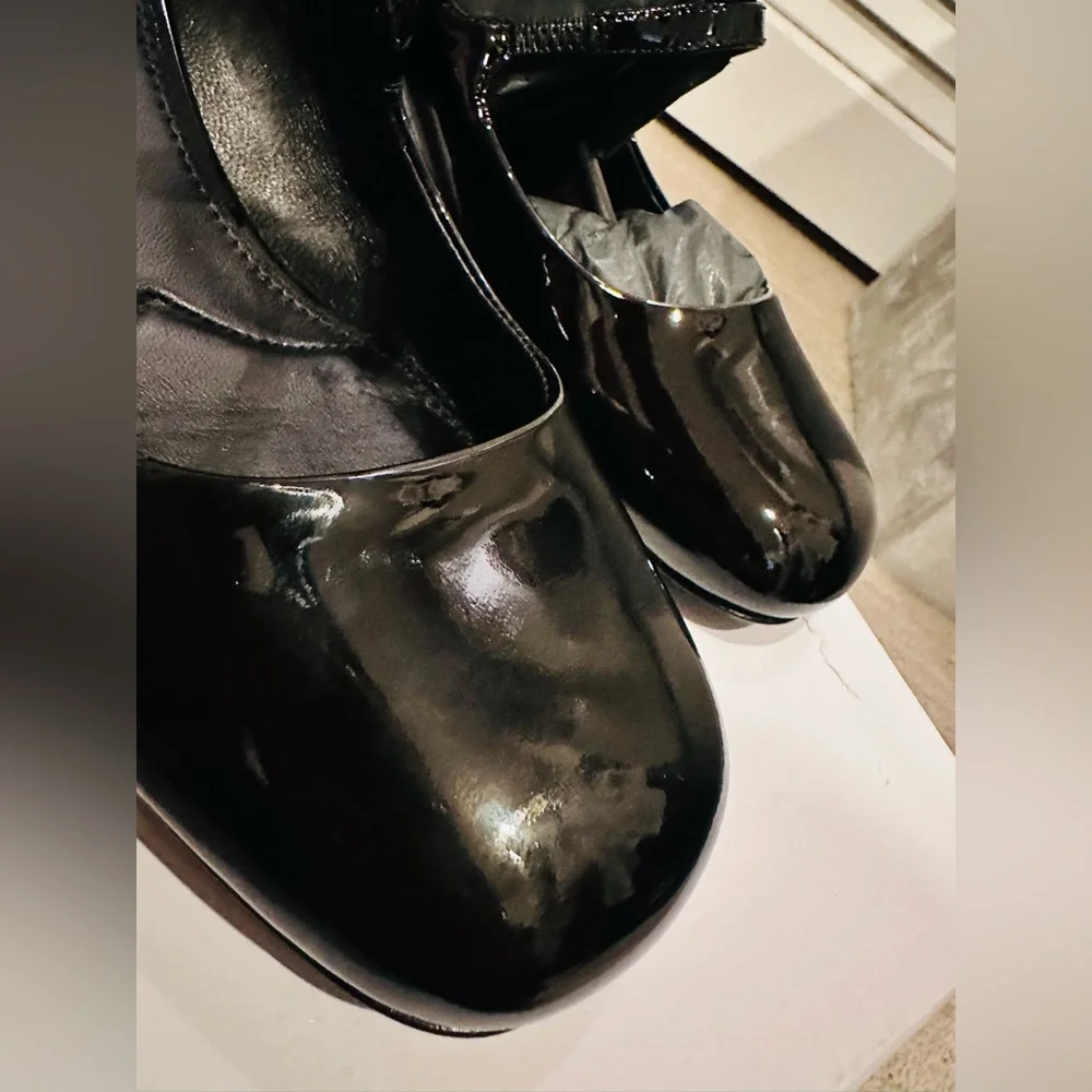 🆕Authentic from Italy PRADA patent black leather pumps - Picture 10 of 16